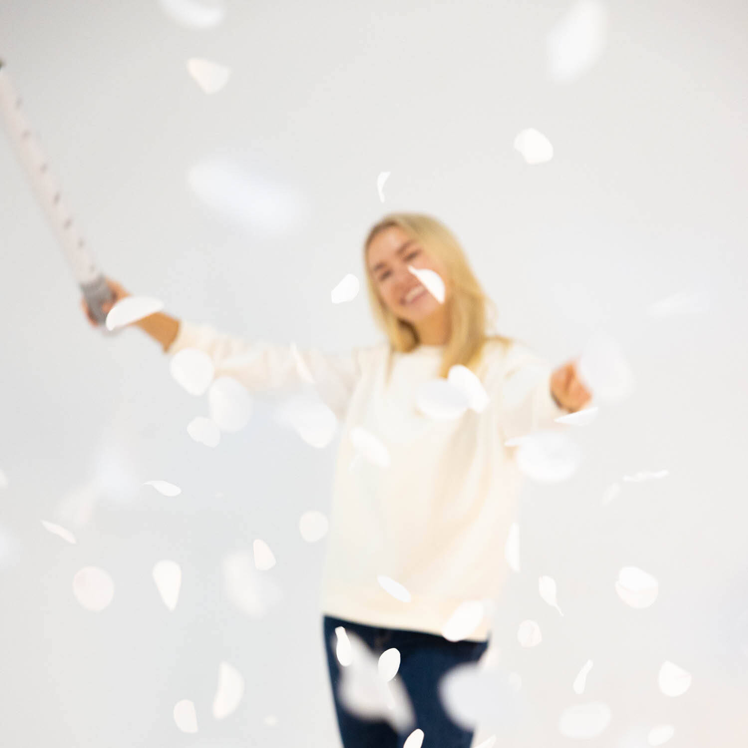 Confetti Cannon Rose Petals White Paper 40 cm