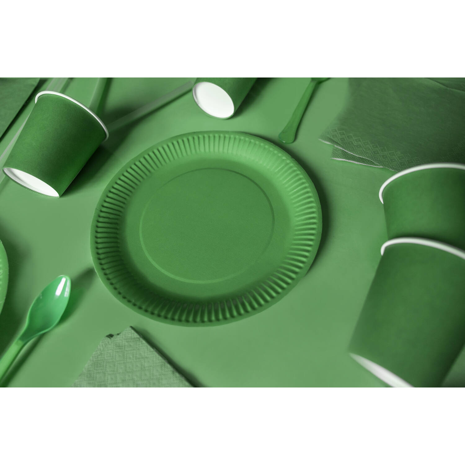 8 Plates Evergreen Round Paper 23cm