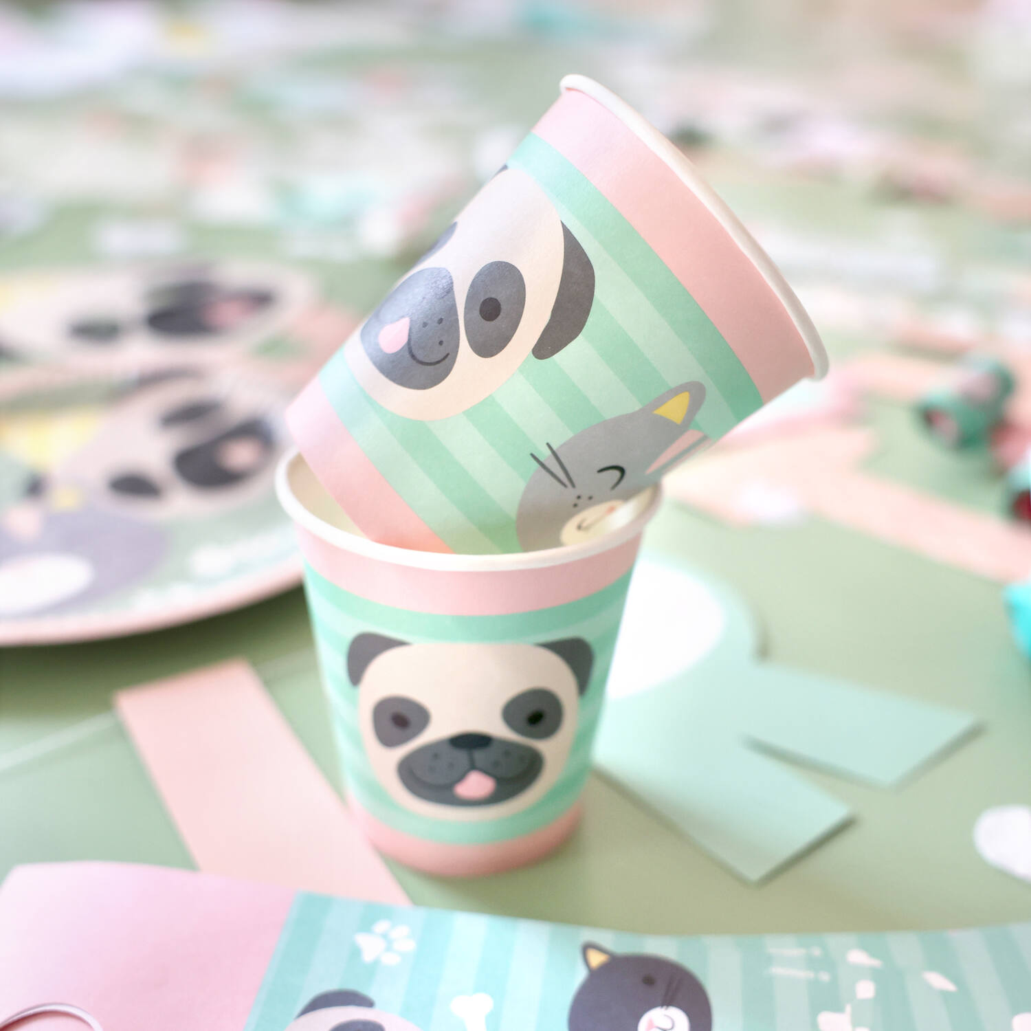 8 Cups Hello Pets Paper 250 ml