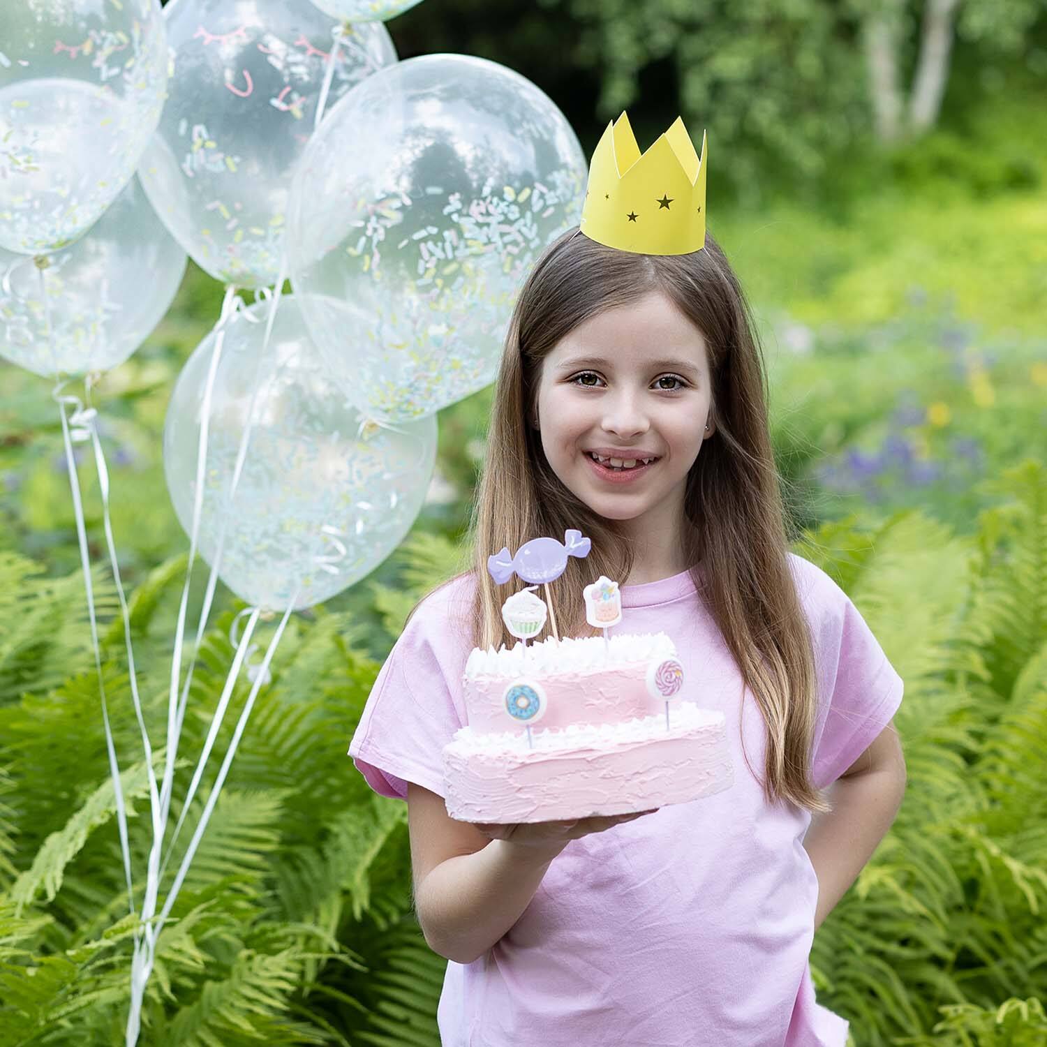 8 Crowns Crazy Cake paper
