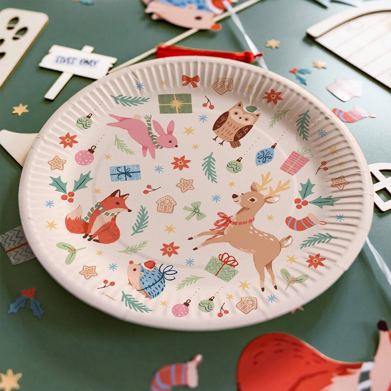 8 Plates Winter Woodland Paper 23 cm