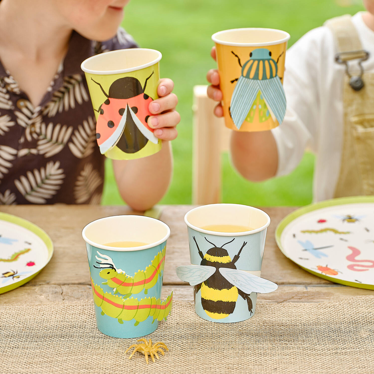 Cup - 3D Pop Out Bug Cups