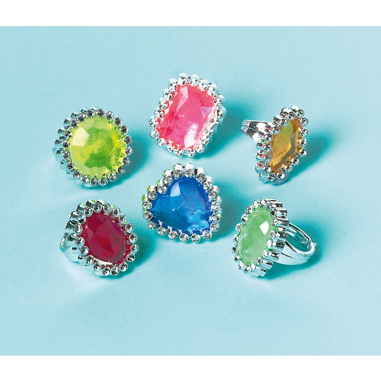 18 Jewel Rings Plastic 2.3 x 1.7 cm