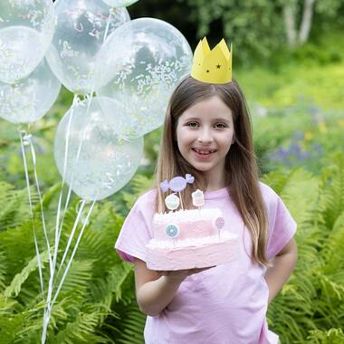 8 Crowns Crazy Cake paper