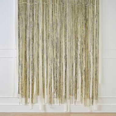 Backdrop PET Fringe and Cream Streamers